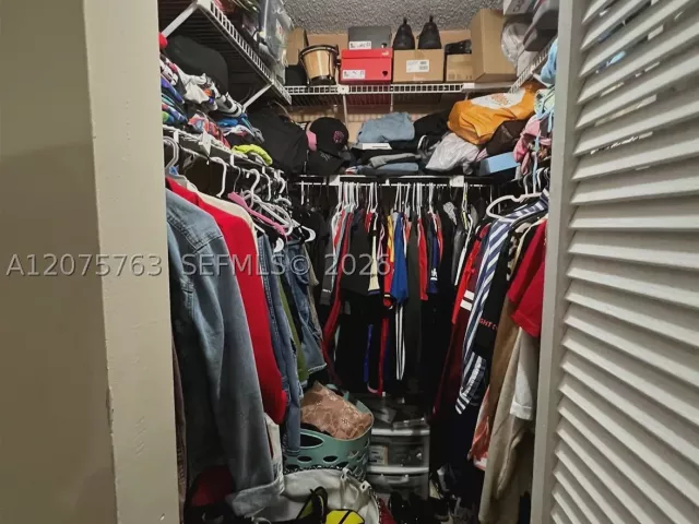 Продажа дома по адресу 6028 SW 147th Pl - фото 9374176
