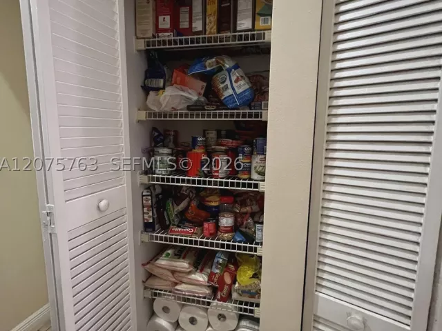 Продажа дома по адресу 6028 SW 147th Pl - фото 9374178