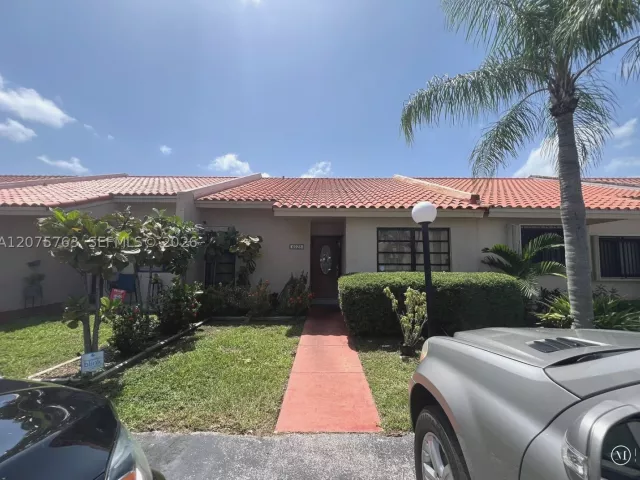 Продажа дома по адресу 6028 SW 147th Pl - фото 9374189