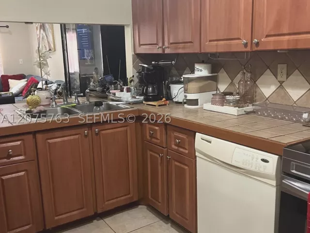 Продажа дома по адресу 6028 SW 147th Pl - фото 9374150