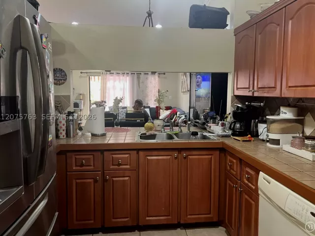 Продажа дома по адресу 6028 SW 147th Pl - фото 9374152
