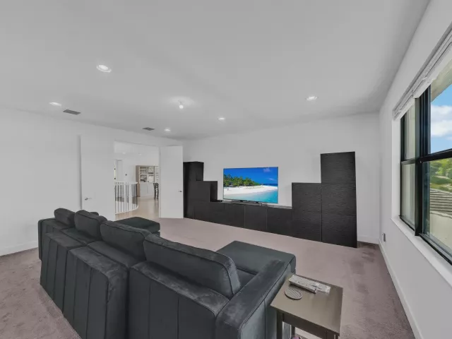 Продажа дома по адресу 8804 Skyward Street - фото 9390115