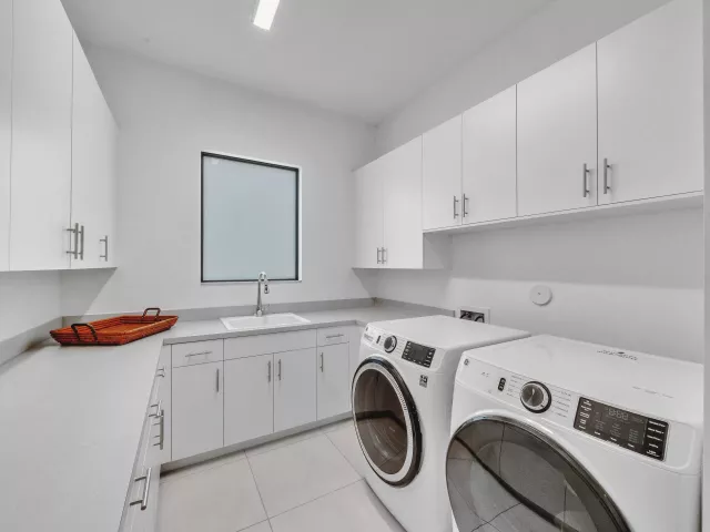 Продажа дома по адресу 8804 Skyward Street - фото 9390122