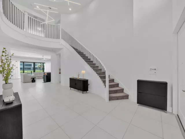 Продажа дома по адресу 8804 Skyward Street - фото 9390087