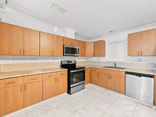 Продажа дома по адресу 6241 NW 1st Pl - фото 9374125