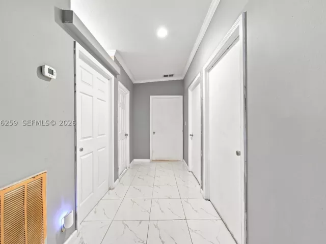 Продажа дома по адресу 6241 NW 1st Pl - фото 9374128