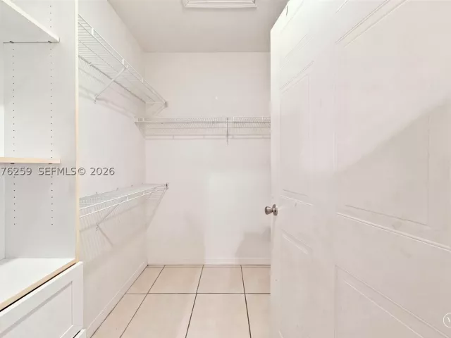 Продажа дома по адресу 6241 NW 1st Pl - фото 9374133