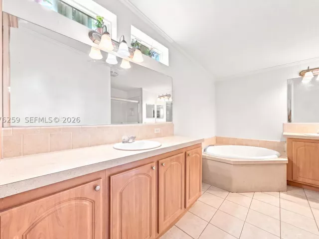 Продажа дома по адресу 6241 NW 1st Pl - фото 9374134