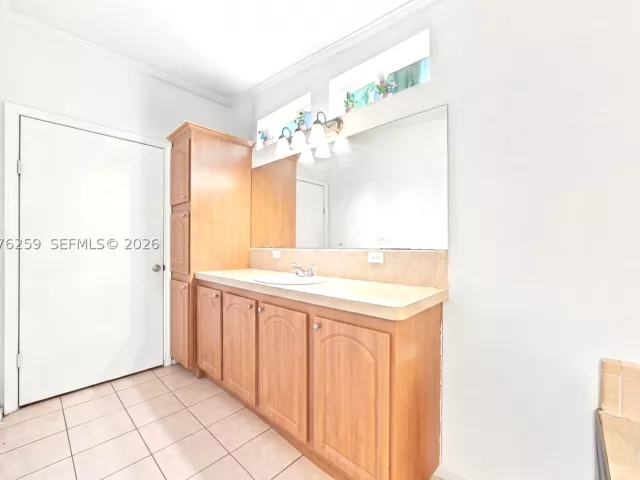 Продажа дома по адресу 6241 NW 1st Pl - фото 9374135