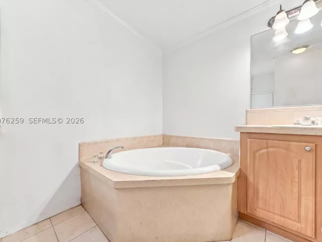 Продажа дома по адресу 6241 NW 1st Pl - фото 9374137