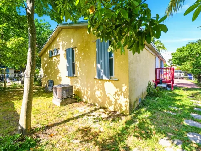 Продажа дома по адресу 6241 NW 1st Pl - фото 9374144