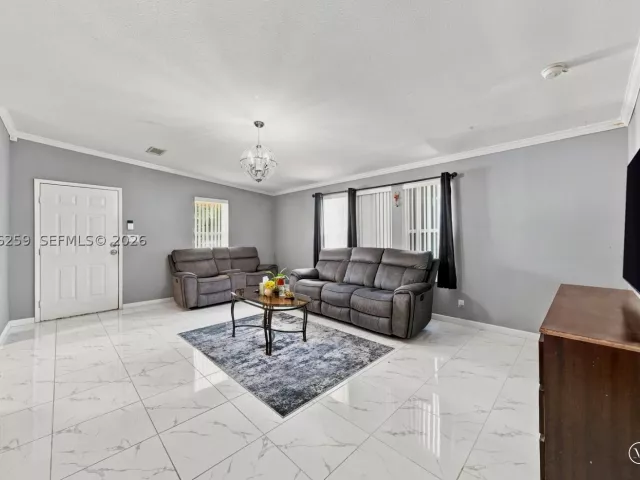 Продажа дома по адресу 6241 NW 1st Pl - фото 9374121