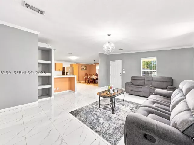 Продажа дома по адресу 6241 NW 1st Pl - фото 9374122