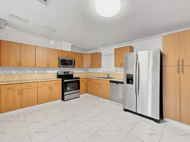 Продажа дома по адресу 6241 NW 1st Pl - фото 9374124