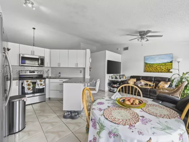 Продажа дома по адресу 25014 SW 123rd Pl - фото 9374397