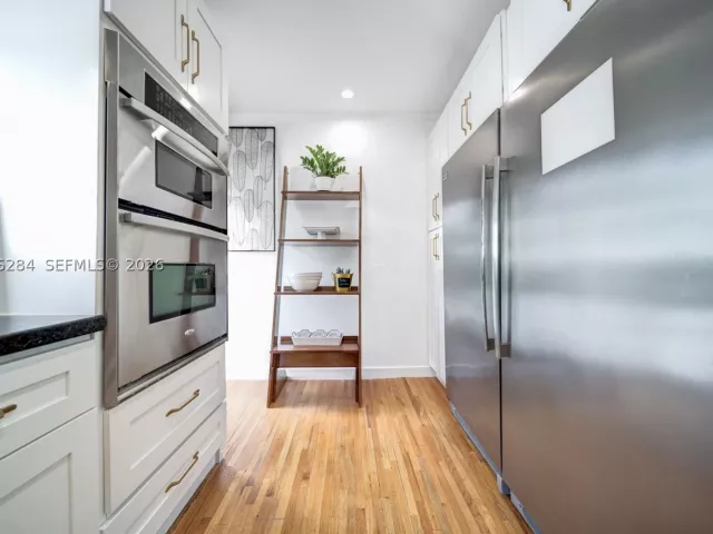 Продажа дома по адресу 13801 NE 1st Ave - фото 9373877