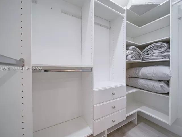Продажа дома по адресу 13801 NE 1st Ave - фото 9373882