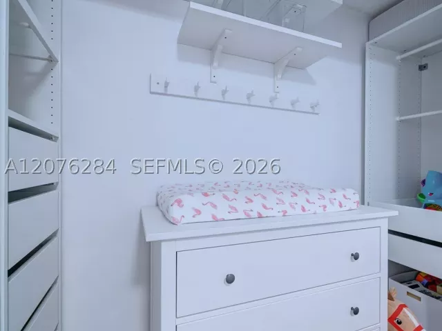 Продажа дома по адресу 13801 NE 1st Ave - фото 9373887