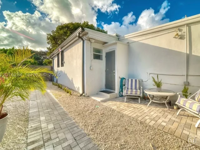 Продажа дома по адресу 13801 NE 1st Ave - фото 9373890