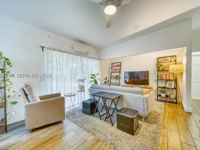 Продажа дома по адресу 13801 NE 1st Ave - фото 9373892