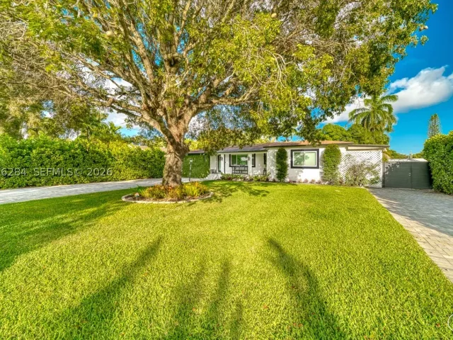 Продажа дома по адресу 13801 NE 1st Ave - фото 9373866