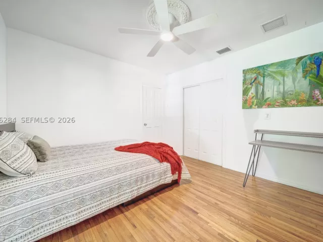Продажа дома по адресу 13801 NE 1st Ave - фото 9373893