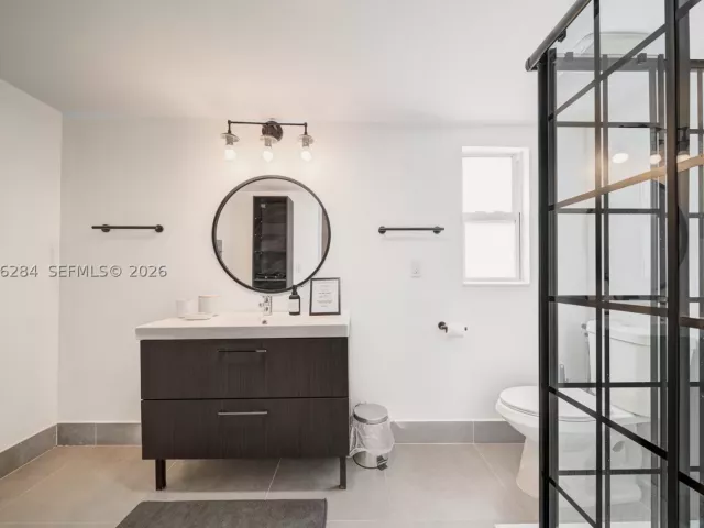 Продажа дома по адресу 13801 NE 1st Ave - фото 9373896