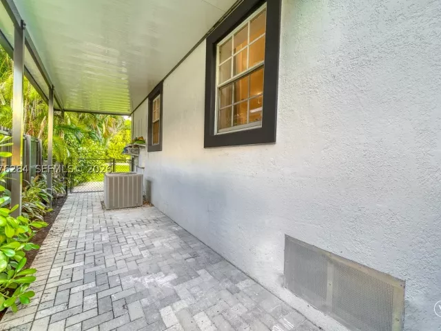 Продажа дома по адресу 13801 NE 1st Ave - фото 9373897