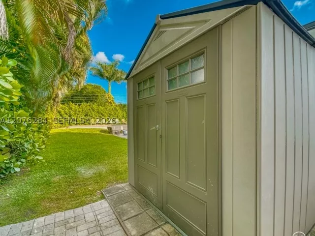 Продажа дома по адресу 13801 NE 1st Ave - фото 9373898