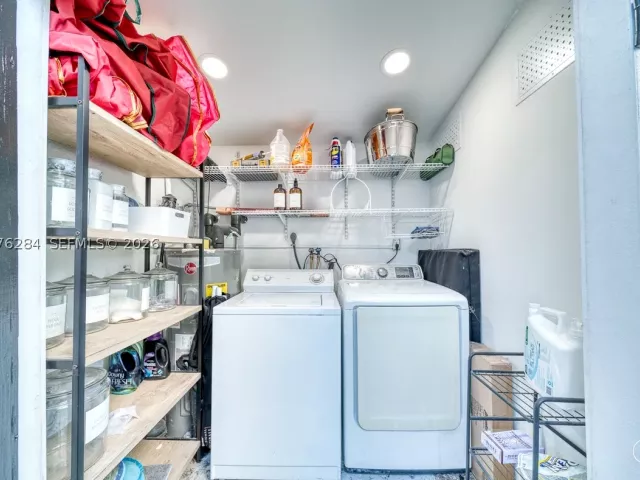Продажа дома по адресу 13801 NE 1st Ave - фото 9373901