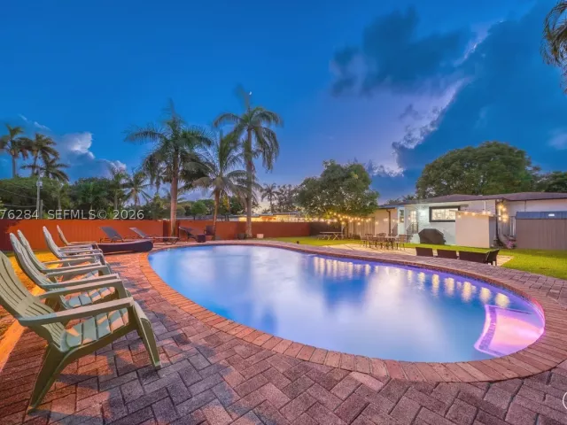 Продажа дома по адресу 13801 NE 1st Ave - фото 9373902