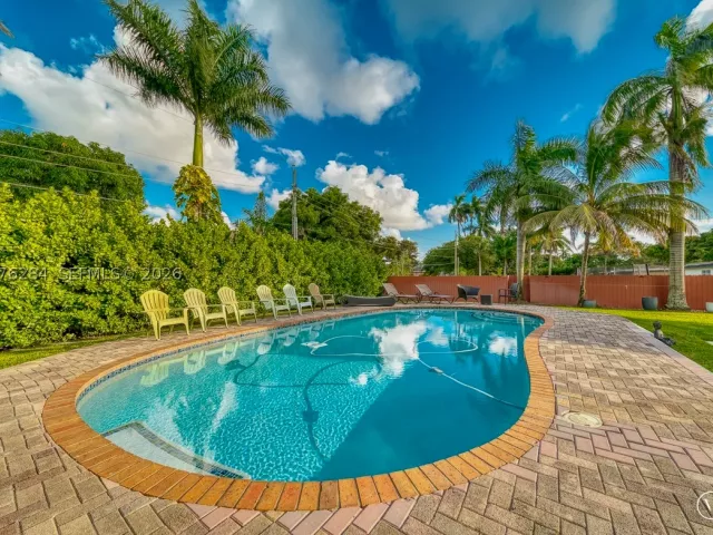 Продажа дома по адресу 13801 NE 1st Ave - фото 9373868