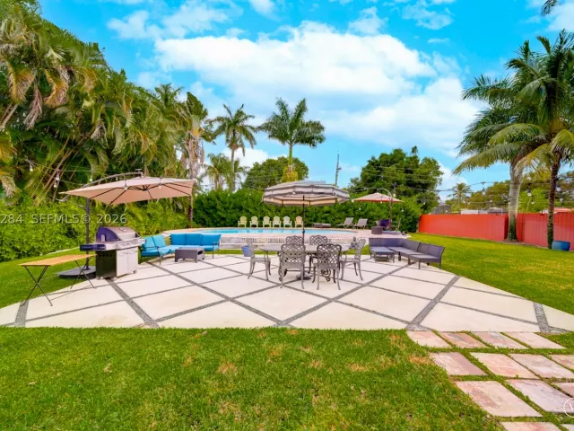 Продажа дома по адресу 13801 NE 1st Ave - фото 9373869
