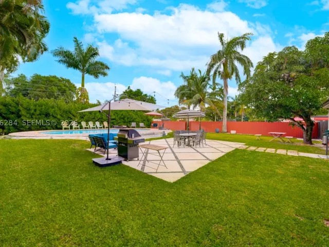 Продажа дома по адресу 13801 NE 1st Ave - фото 9373870