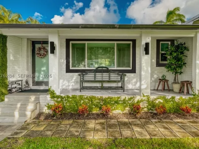 Продажа дома по адресу 13801 NE 1st Ave - фото 9373871