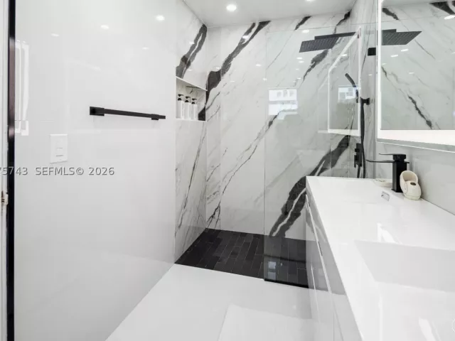 Продажа дома по адресу 1460 Marseille Dr - фото 9382167