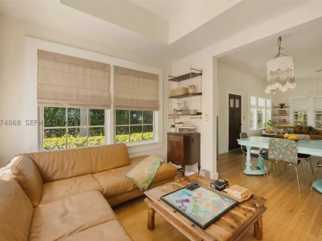 Продажа дома по адресу 524 W 47th St - фото 9374599