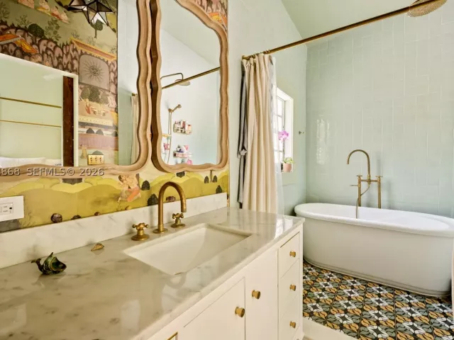 Продажа дома по адресу 524 W 47th St - фото 9374603