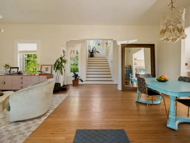 Продажа дома по адресу 524 W 47th St - фото 9374605