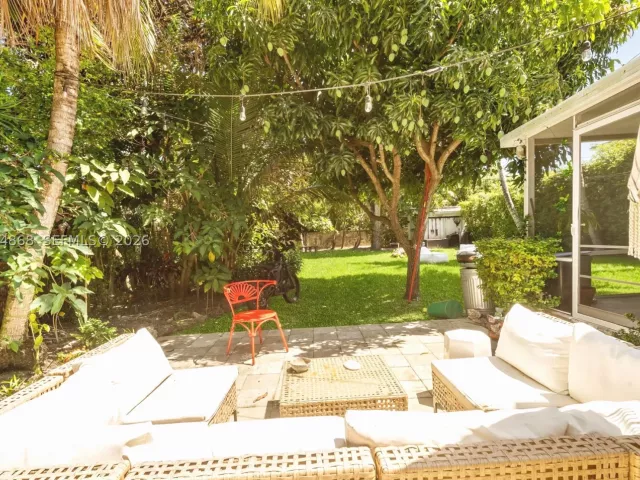 Продажа дома по адресу 524 W 47th St - фото 9374614