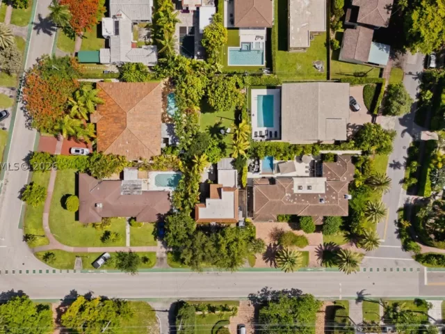 Продажа дома по адресу 524 W 47th St - фото 9374619