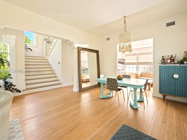 Продажа дома по адресу 524 W 47th St - фото 9374594