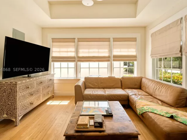 Продажа дома по адресу 524 W 47th St - фото 9374598