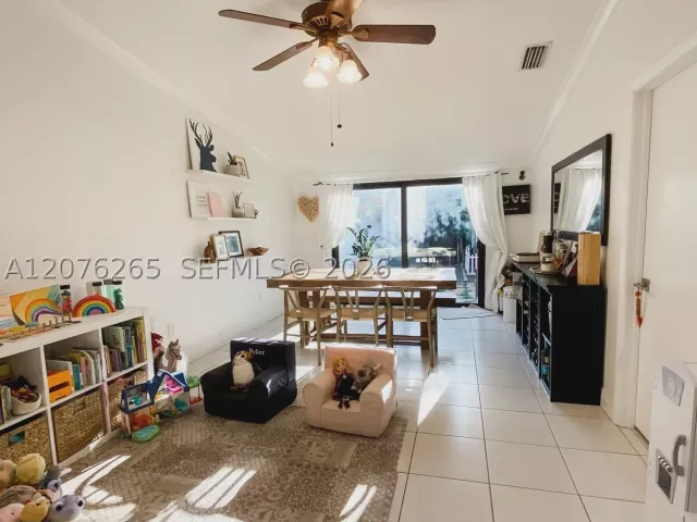 Продажа дома по адресу 10050 SW 137th Ct - фото 9374577