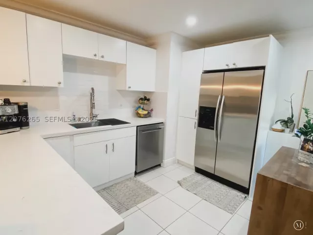 Продажа дома по адресу 10050 SW 137th Ct - фото 9374572