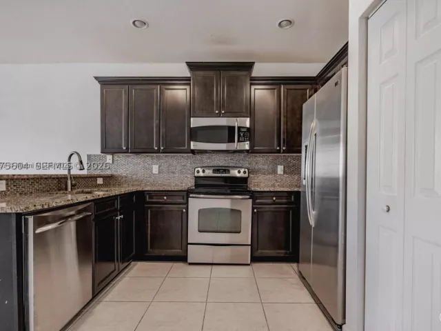 Продажа дома по адресу 8945 NW 98th Ave - фото 9375416