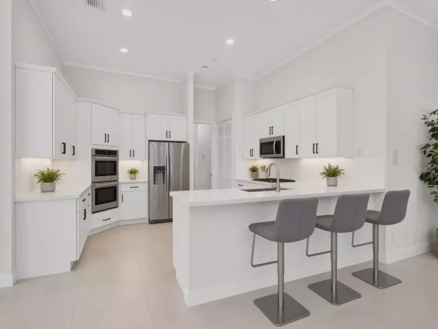 Продажа дома по адресу 10833 Egret Pointe Lane - фото 9377895