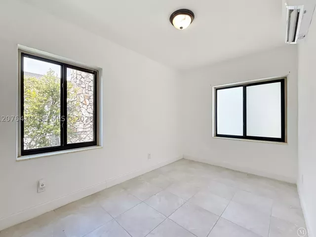 Продажа дома по адресу 230 NW 56th Ct - фото 9380638