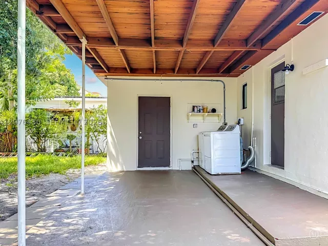 Продажа дома по адресу 230 NW 56th Ct - фото 9380651