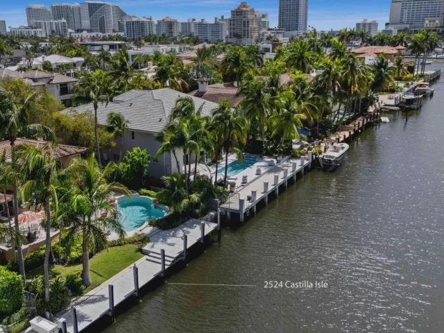 Продажа дома по адресу 2524 Castilla Isle - фото 9377003